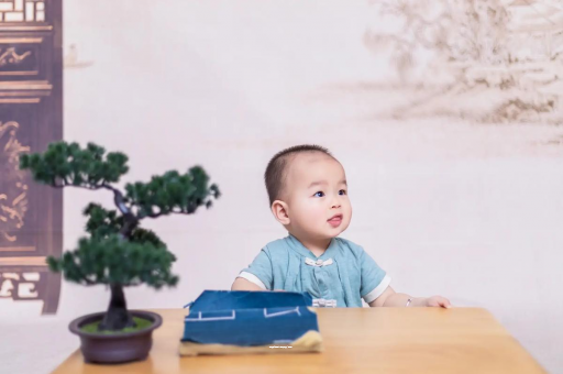 来宾宝宝眼屎多是什么原因 来宾宝宝眼屎多是什么原因