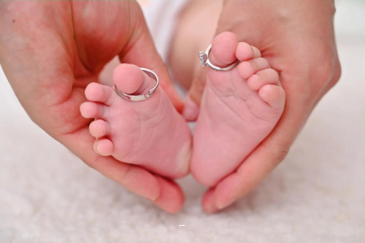 来宾孕妇肚子隐隐作痛